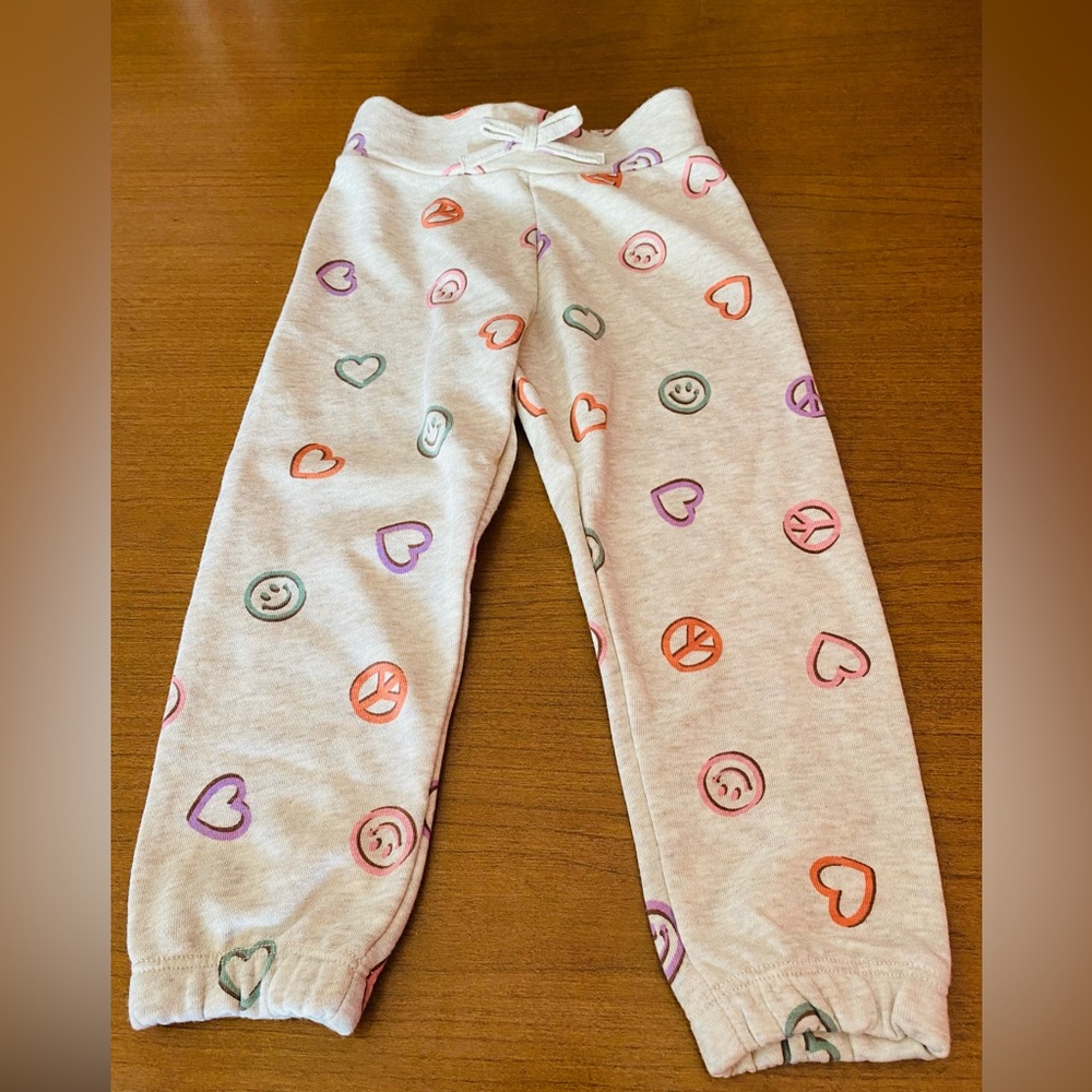 🤗Cute girl 3T heart ❤️ of peace ☮️ sweat pants✨